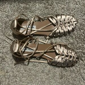 Steve Madden ‘Leaondra’ Flat -Rose Gold size 8.5